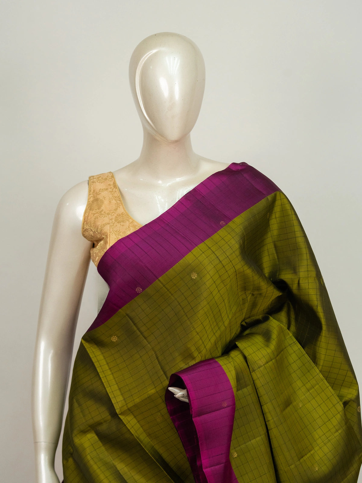 Mehendi green Kanchipuram Pure Mix saree with magenta contrast border and gold zari pallu